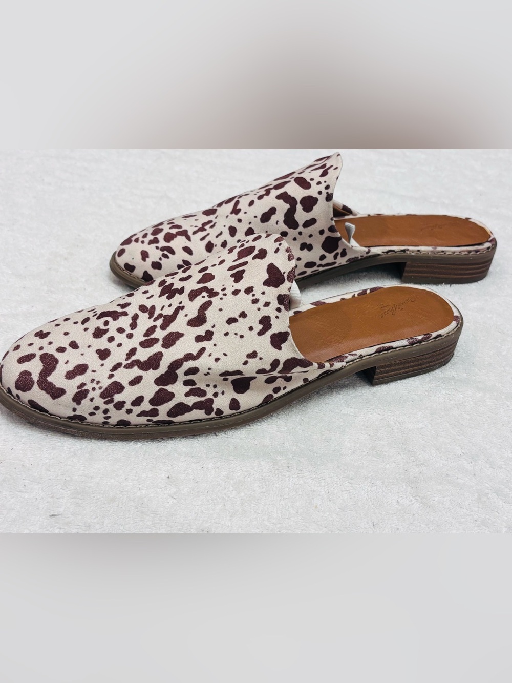 Brand New Stylish Slides By Universal Thread - Size 12 - Box 22
